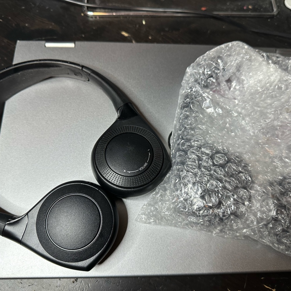 Honda odyssey wireless headphones (brand new) never used 2018-2024